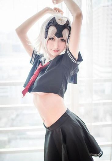 黄色三级片三个男人强奸一个女人_720免费在线播放