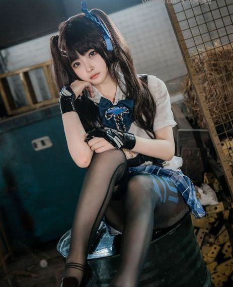 泳池里做呻吟好爽h_BD英语免费电视剧