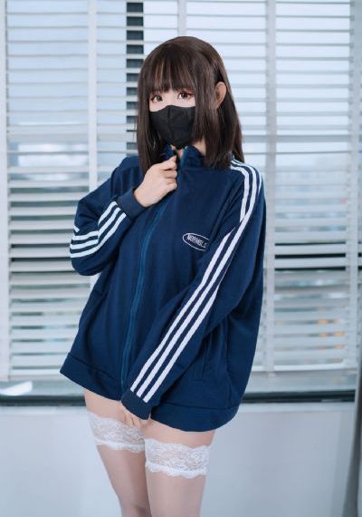 女同学用脚玩我的小jiji_BD英语免费高清观看
