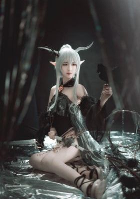 紧身衣女连体_BD版国语迅雷下载
