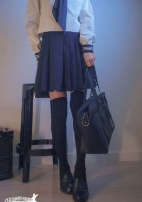 日日摸天天摸人人看_高清高清迅雷在线观看
