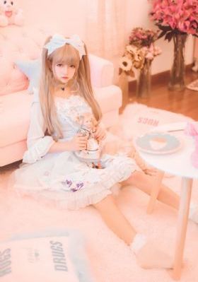 被女班长脱了裤子摸jiji_电影未删减版
