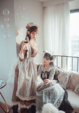 饥渴的尤物张开腿呻吟_蓝光免费观看视频