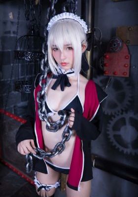 女m跪下用嘴给女主人接尿_HD完整视频观看